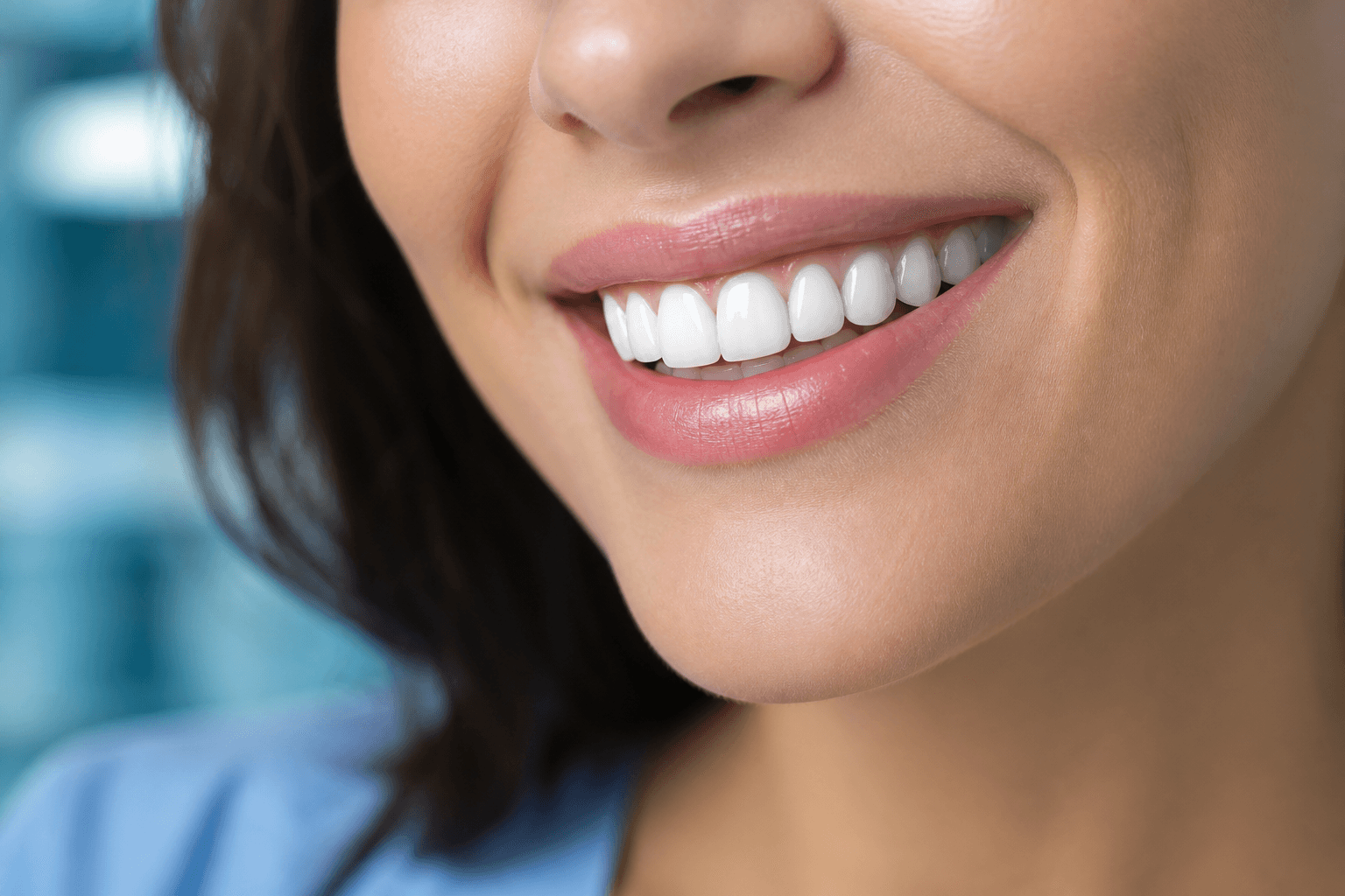 Risultato estetico naturale con faccette dentali in ceramica